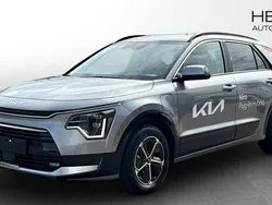 Grå (silver) Begagnad 2025 Kia Niro Advance SUV | 399 900 kr (Bra pris)