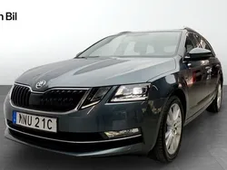 Mörkgrå Begagnad 2019 Skoda Octavia Style Kombi | 219 900 kr (Marknadspris)