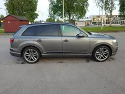 Grå Begagnad 2016 Audi Q7 S-Line SUV | 299 000 kr (Marknadspris)