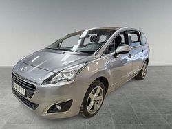 Grå Begagnad 2015 Peugeot 5008 Minibuss | 79 900 kr (Bra pris)