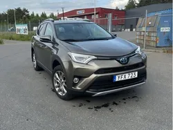 Brun Begagnad 2016 Toyota RAV4 Hybrid Executive SUV | 170 000 kr (Marknadspris)