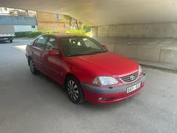 Röd Begagnad 2001 Toyota Avensis Sedan | 19 900 kr