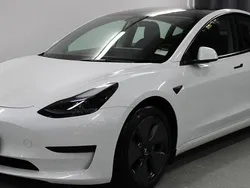 Vit Begagnad 2022 Tesla Model 3 Standard Range Sedan | 349 000 kr