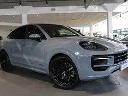 Grå Begagnad 2024 Porsche Cayenne SUV | 1 795 000 kr