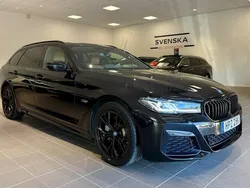 Svart Begagnad 2022 BMW 530e M Sport Kombi | 349 900 kr (Marknadspris)