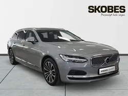 Grå Begagnad 2024 Volvo V90 Core Kombi | 469 400 kr (Marknadspris)