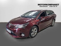 Mörkröd Begagnad 2015 Toyota Avensis Edition Kombi | 154 900 kr (Marknadspris)