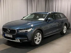 Mörkblå (blå) Begagnad 2018 Volvo V90 CC SE Kombi | 309 900 kr (Marknadspris)