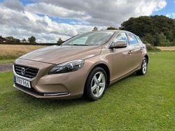 Brun Begagnad 2016 Volvo V40 Momentum Kombi | 124 900 kr (Marknadspris)