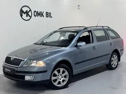 Mörkgrå Begagnad 2006 Skoda Octavia Kombi | 62 900 kr (Dyr)