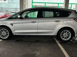 Grå Begagnad 2015 Ford S-MAX S Minibuss | 164 900 kr (Marknadspris)