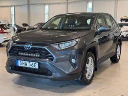 Mörkgrå Begagnad 2020 Toyota RAV4 Hybrid SUV | 269 900 kr (Marknadspris)