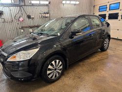 Svart Begagnad 2010 Ford Focus Trend Halvkombi | 44 900 kr (Marknadspris)
