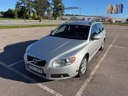 Ljusgrå Begagnad 2010 Volvo V70 Momentum Kombi | 89 900 kr (Marknadspris)