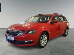 Röd Begagnad 2017 Skoda Octavia Ambition Kombi | 134 800 kr (Marknadspris)
