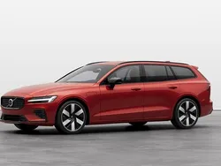 Röd Begagnad 2025 Volvo V60 Plus Kombi | 529 900 kr (Lite dyr)