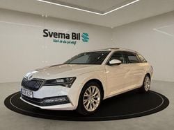 Vit Begagnad 2021 Skoda Superb Style Kombi | 209 900 kr (Marknadspris)