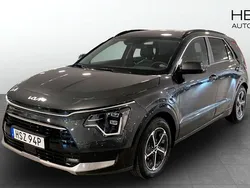 Mörkgrå (grey) Begagnad 2024 Kia Niro Advance SUV | 369 900 kr (Lite dyr)