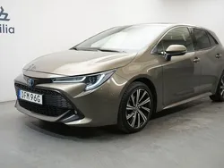 Grön Begagnad 2022 Toyota Corolla Hybrid Style Halvkombi | 239 900 kr (Bra pris)