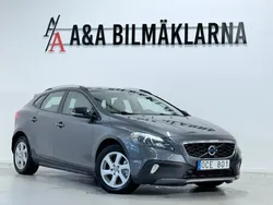 Grå Begagnad 2013 Volvo V40 CC Summum Kombi | 159 900 kr (Marknadspris)