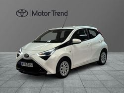 Vit Begagnad 2020 Toyota Aygo X-play Halvkombi | 134 900 kr (Marknadspris)