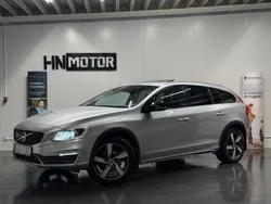 Silver Begagnad 2016 Volvo V60 CC Summum Kombi | 184 900 kr (Marknadspris)
