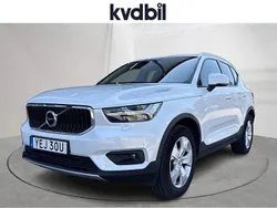 Vit (vit metallic) Begagnad 2021 Volvo XC40 Momentum SUV | 279 900 kr (Marknadspris)