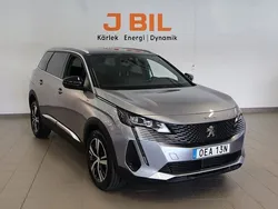 Grå artense Begagnad 2023 Peugeot 5008 GT Minibuss | 349 900 kr (Marknadspris)
