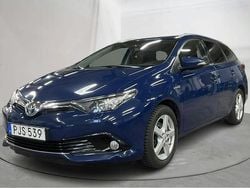 Mörkblå Begagnad 2017 Toyota Auris Edition Kombi | 121 000 kr