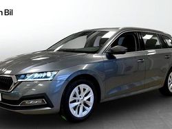Grå Begagnad 2022 Skoda Octavia Style Kombi | 269 900 kr (Marknadspris)