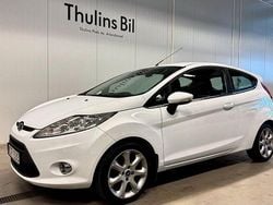Vit Begagnad 2010 Ford Fiesta Titanium Halvkombi | 49 900 kr (Marknadspris)
