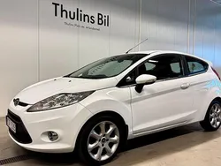 Vit Begagnad 2010 Ford Fiesta Titanium Halvkombi | 49 900 kr (Marknadspris)