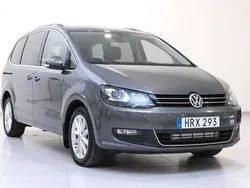 Mörkgrå Begagnad 2017 VW Sharan Minibuss | 169 900 kr (Marknadspris)