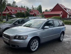 Silver Begagnad 2006 Volvo V50 Summum Kombi | 30 000 kr (Marknadspris)