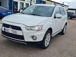 Vit Begagnad 2012 Mitsubishi Outlander SUV | 74 900 kr (Marknadspris)