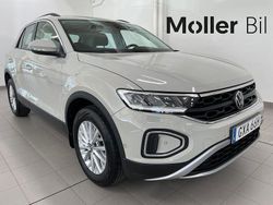 Grå (ascot grey) Begagnad 2023 VW T-Roc Life SUV | 228 000 kr (Marknadspris)