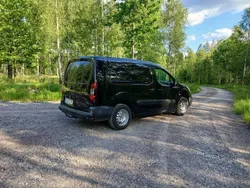 Svart Begagnad 2015 Peugeot Partner Minibuss | 60 000 kr (Bra pris)