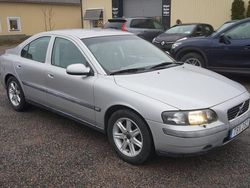 Ljusgrå Begagnad 2002 Volvo S60 Sedan | 29 900 kr (Marknadspris)