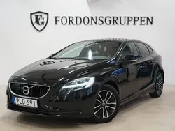Svart Begagnad 2017 Volvo V40 Momentum Kombi | 134 800 kr (Marknadspris)