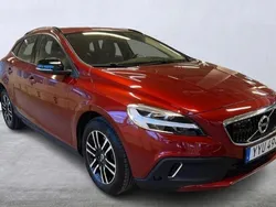 Röd Begagnad 2018 Volvo V40 CC Momentum Kombi | 223 000 kr (Bra pris)