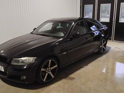 Svart Begagnad 2011 BMW 320 Efficient Dynamics Sedan | 95 000 kr (Marknadspris)
