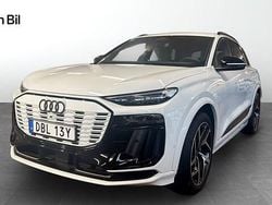 Glaciärvit metallic Begagnad 2025 Audi Q6 e-tron S-Line SUV | 849 900 kr (Bra pris)