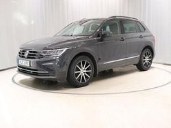 Grå Begagnad 2021 VW Tiguan Life SUV | 254 800 kr (Marknadspris)