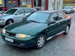 Grön Begagnad 1999 Mitsubishi Carisma Halvkombi | 12 900 kr