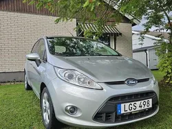 Grå Begagnad 2011 Ford Fiesta Titanium Halvkombi | 35 000 kr (Marknadspris)