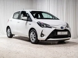 Vit Begagnad 2017 Toyota Yaris Hybrid Active Halvkombi | 155 900 kr (Marknadspris)