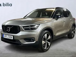 Grå Begagnad 2021 Volvo XC40 R-Design SUV | 389 900 kr (Marknadspris)