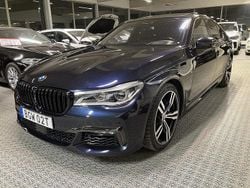 Svart (svart metallic) Begagnad 2018 BMW 750 M Sport Sedan | 359 900 kr