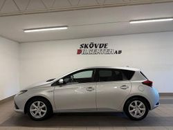 Silver Begagnad 2018 Toyota Auris Hybrid Comfort Halvkombi | 169 500 kr (Marknadspris)