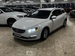 Vit Begagnad 2014 Volvo V60 Momentum Kombi | 90 000 kr (Marknadspris)